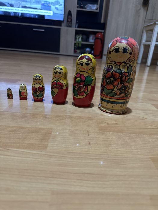 Statuiete rusesti di lemn