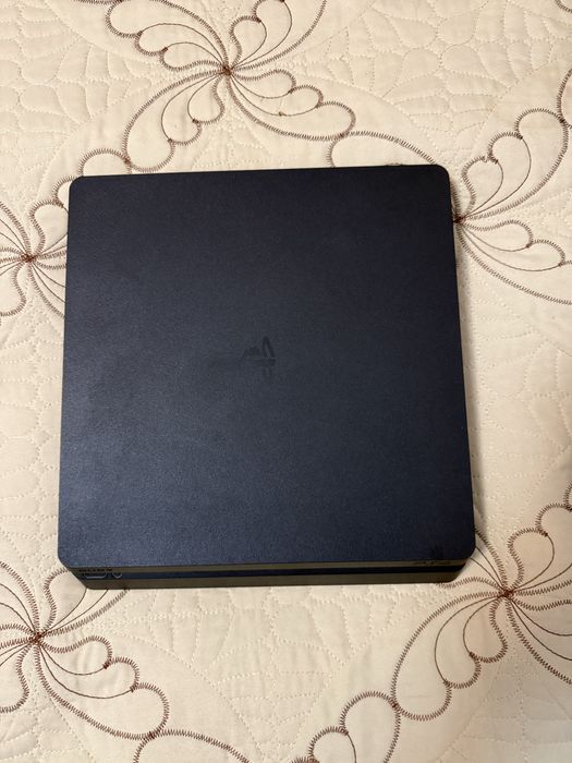 Ps4 pro + doua contrelere