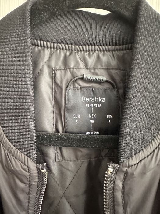 Мъжко черно яке Bershka S