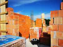 Construim case la rosu sau la cheie