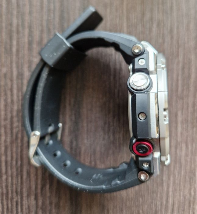 Casio Gshock GST-B100