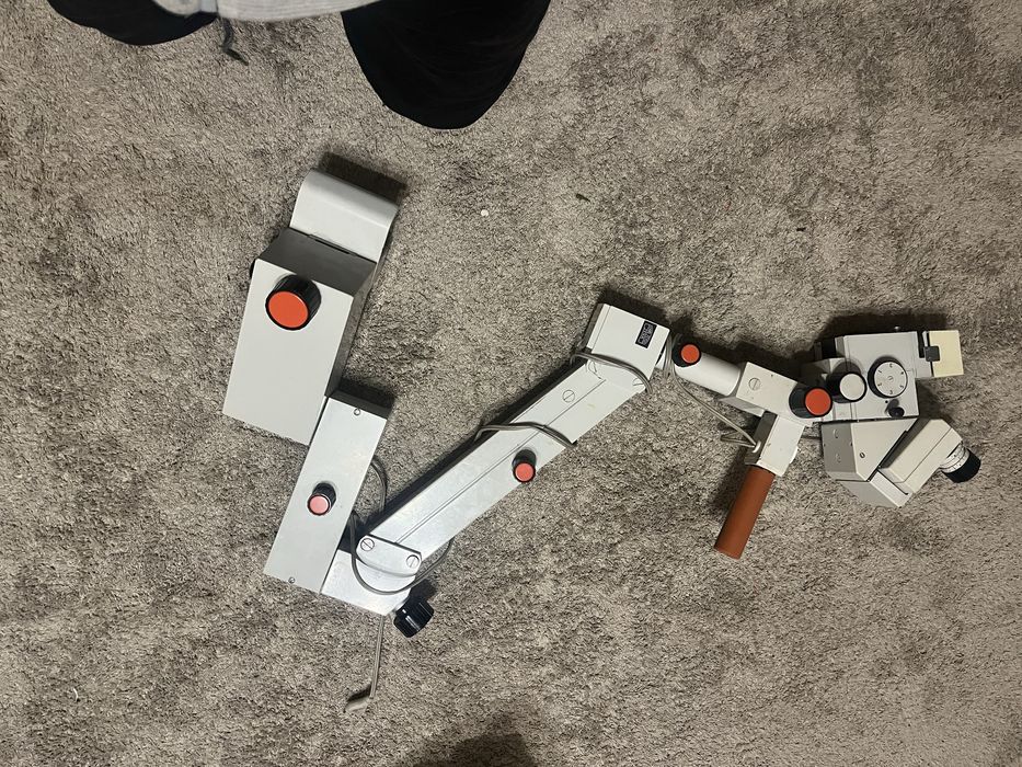 Бинокулярен микроскоп