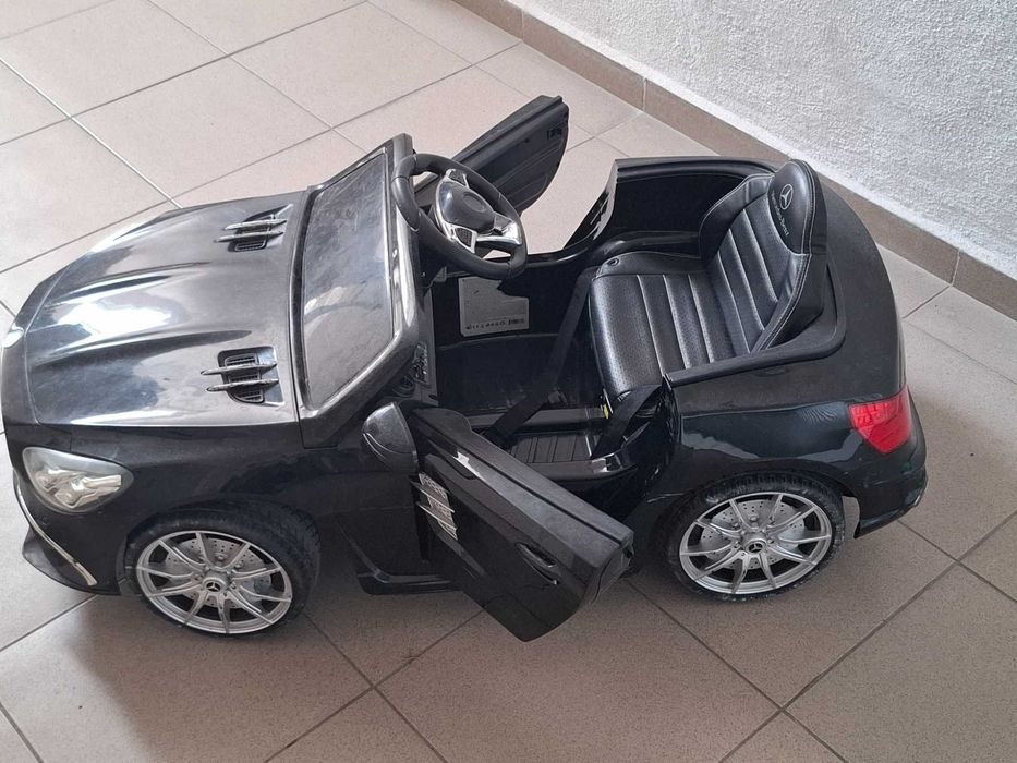 Акомулаторна детска кола