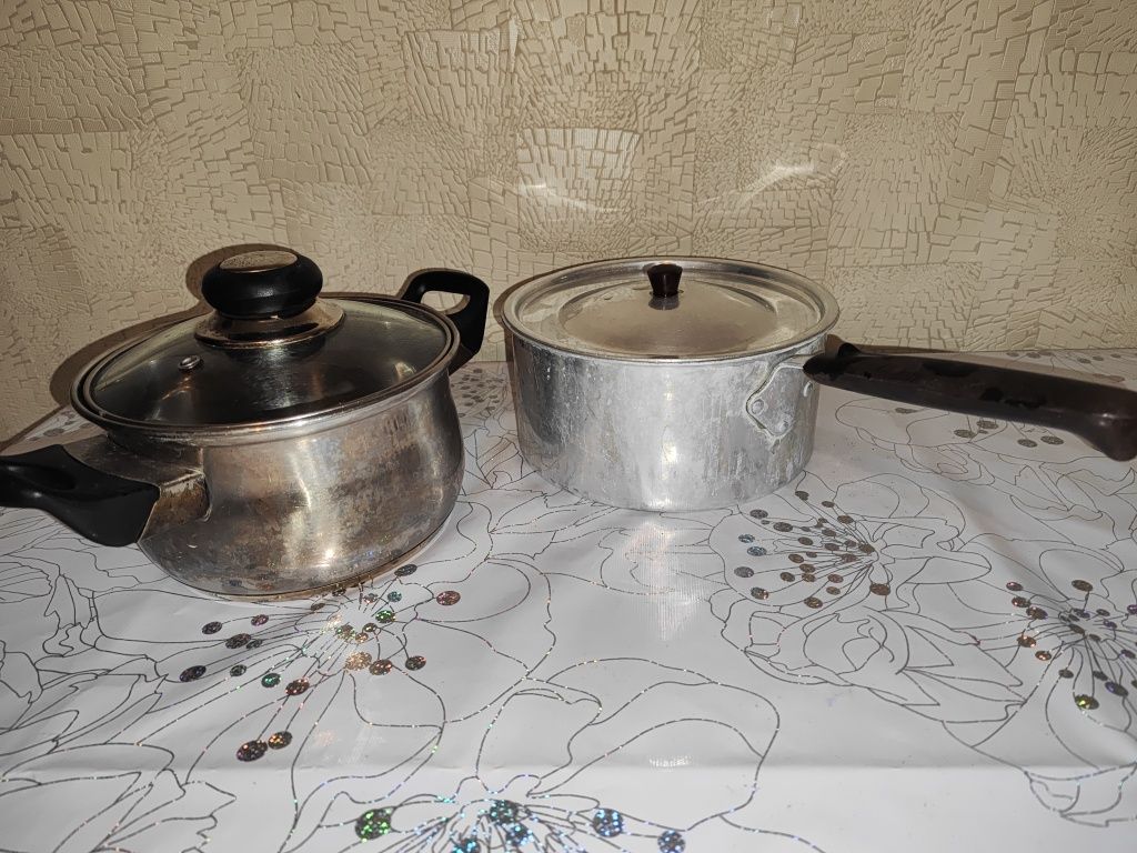 Кастрюли каждая по 2000 срочно