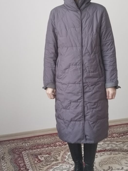 Женский плащ осень-весна,на размер 46-48,красивого темно лилового цвет