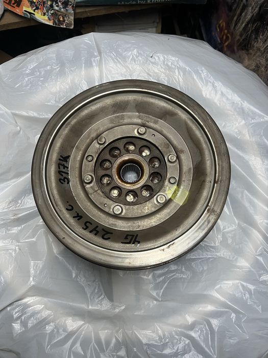 Продавам Двумасов маховик Audi / VW – LuK –