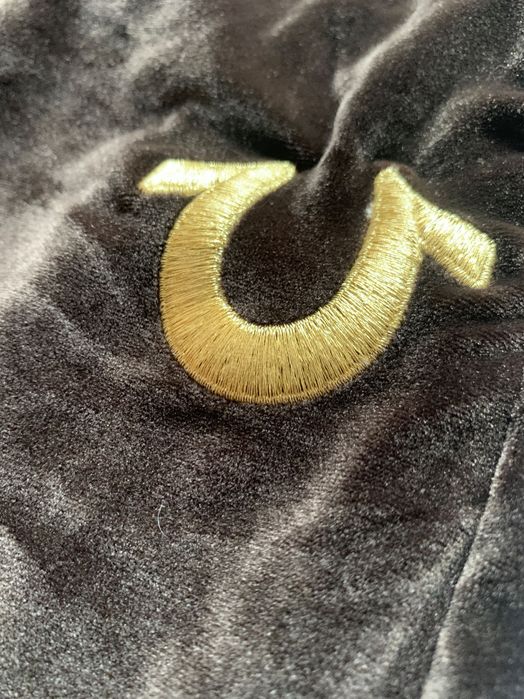 True Religion • •