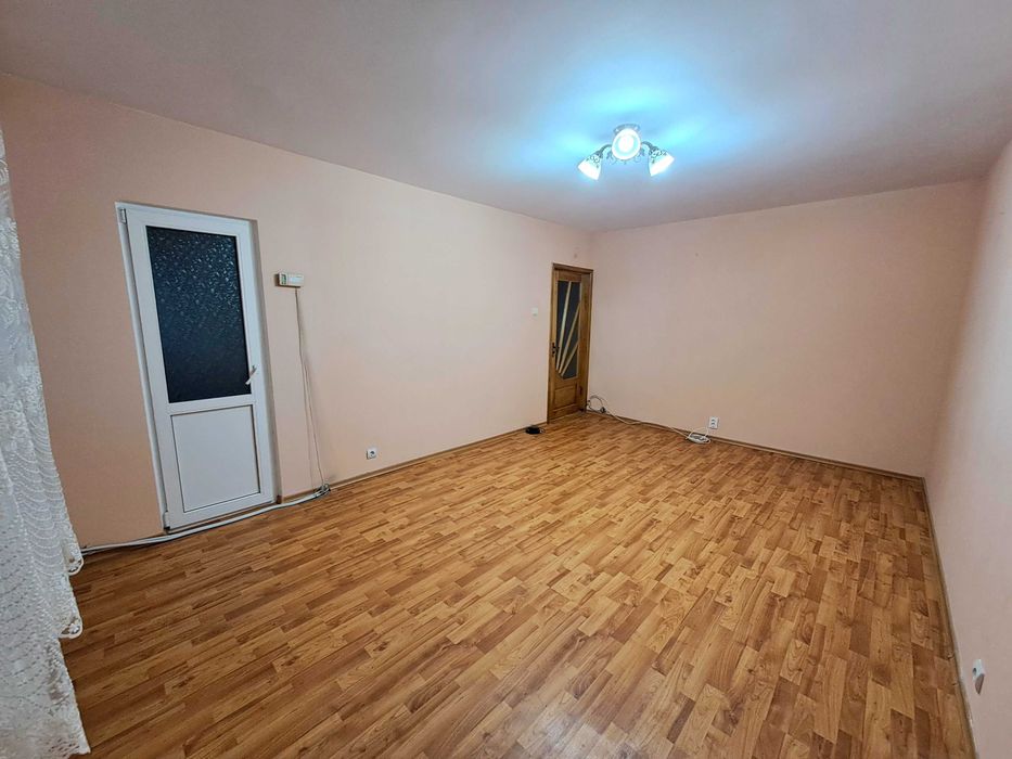 Proprietar vănd apartament 2 camere et.2 în Botoșani zona Școlii nr.8
