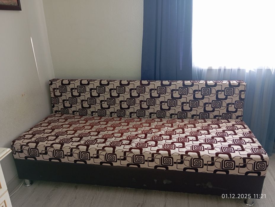 Диван- кровать.  В хорошем состоянии.