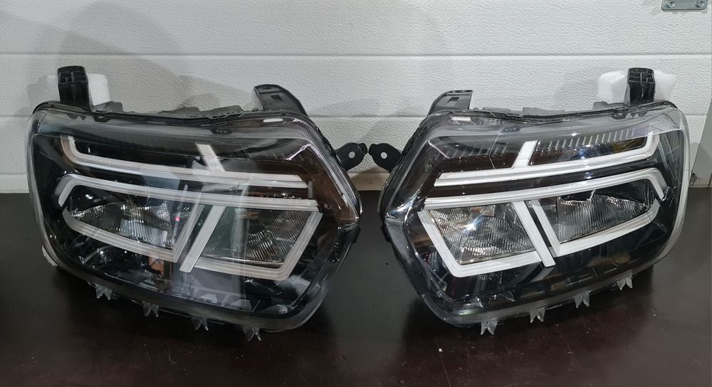 Far stanga dreapta Dacia Duster 2 an: 2020-2024