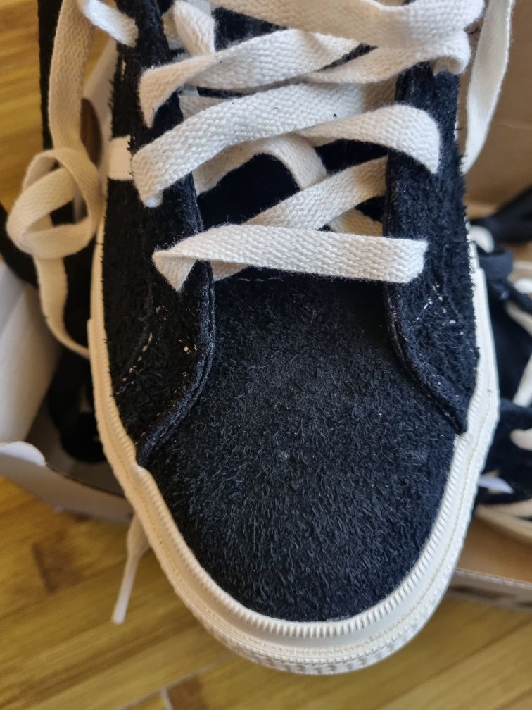 Tenisi CONVERSE. NR 42 , NOI ,cu eticheta