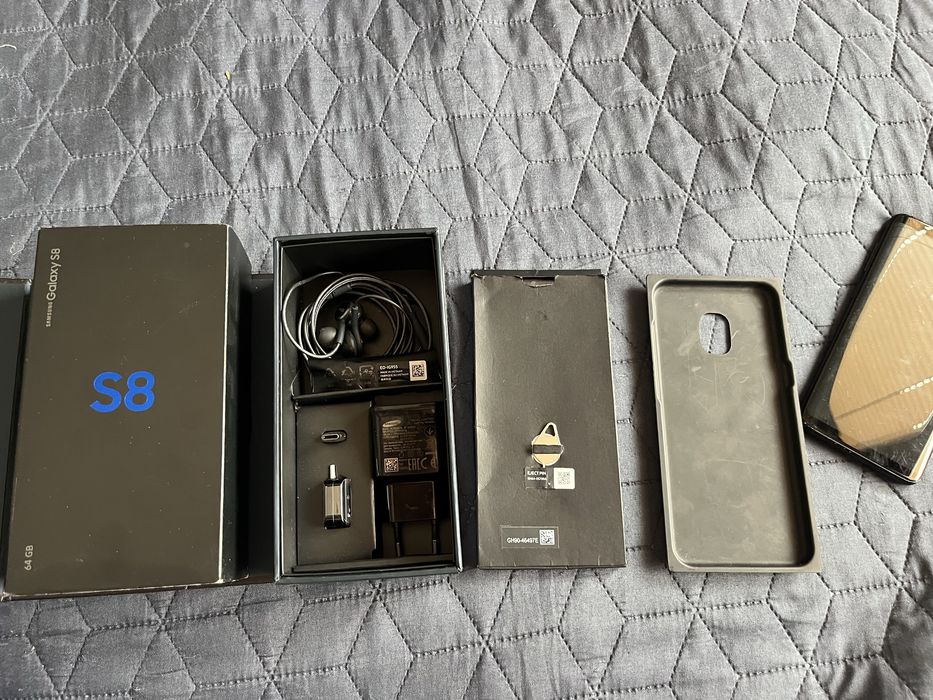 Продава се Samsung Galaxy S8 – черен, пълен комплект, отлично работещ