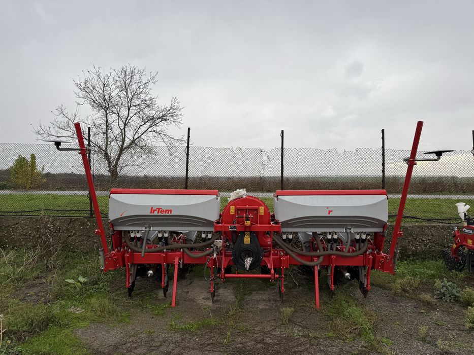 Продавам сеялка IrTem 6 реда с торовнасяне!