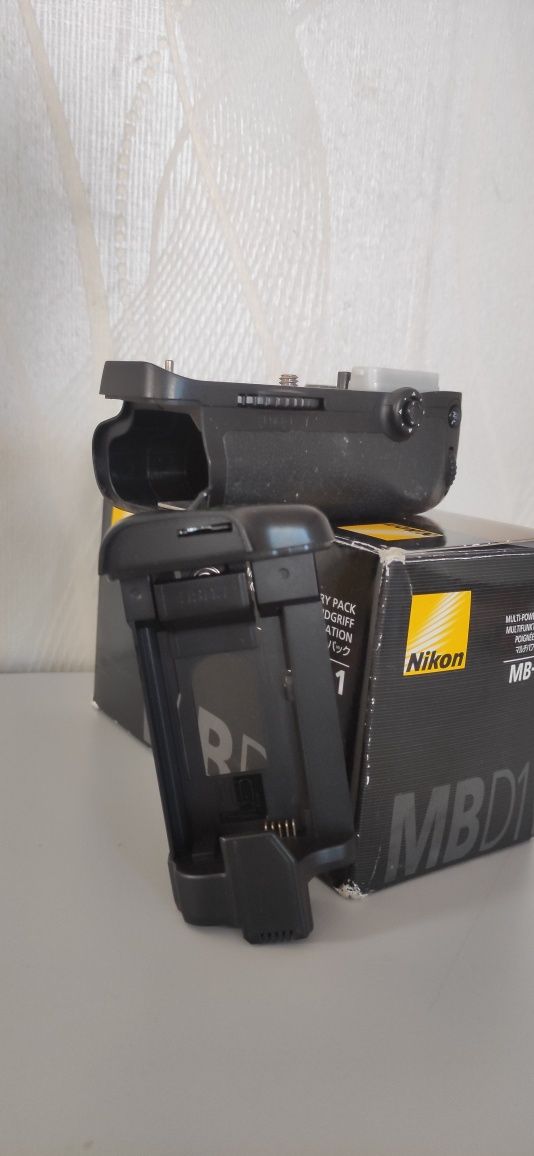 Батарейный блок Nikon MB-D14