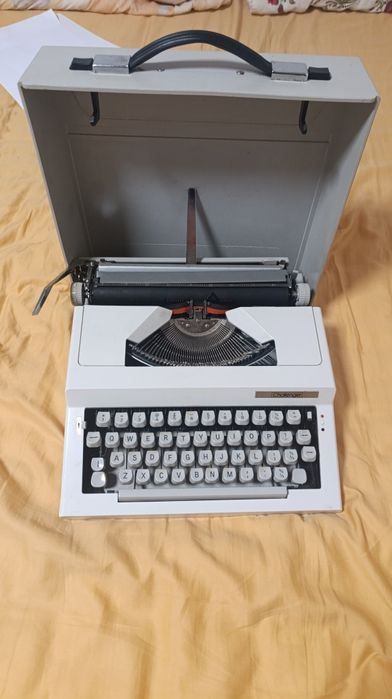 Masina de scris challanger