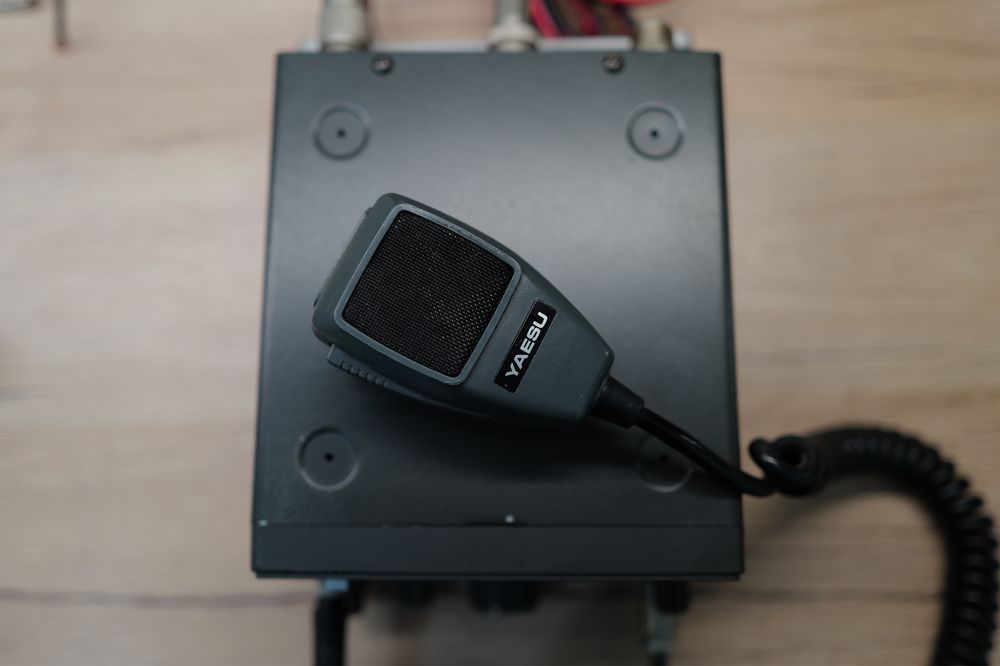 Statie transceiver Yaesu FT 290R cu amplificator FL 2001 radio amatori