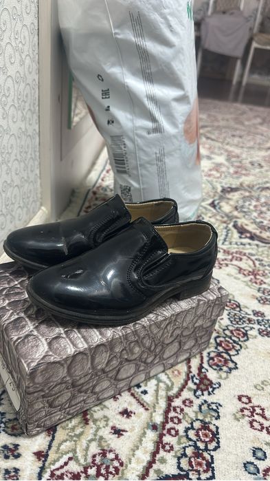 Отдам бесплатно туфли для мальчика 25р