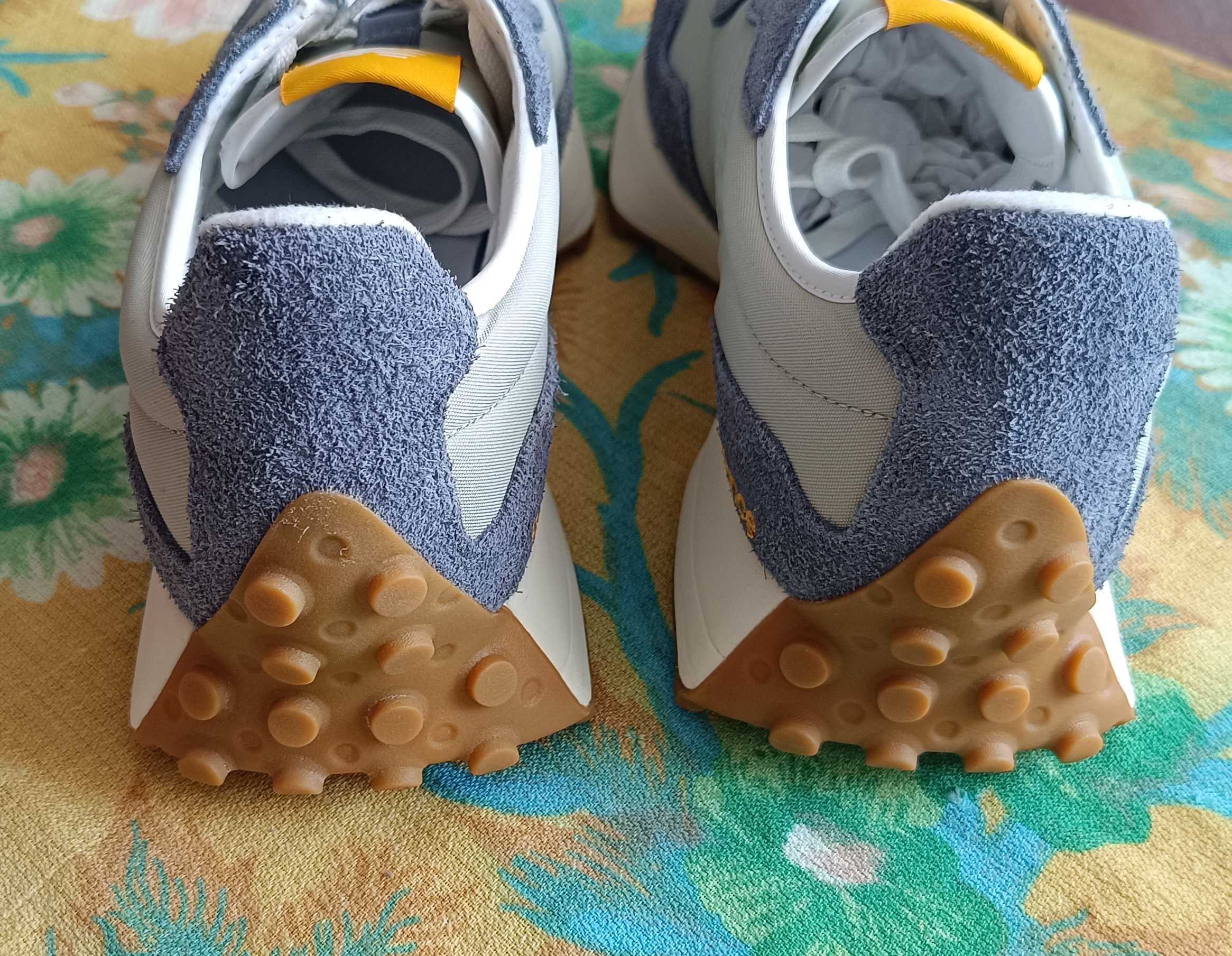 Маратонки NEW BALANCE 327. Размери 44 1/2 сини и 43 червени. Нови.
