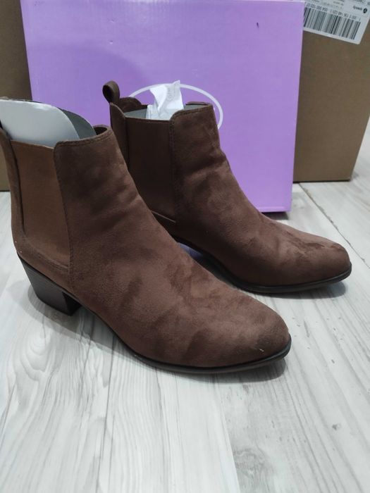 Продавам обувки на  Deichmann