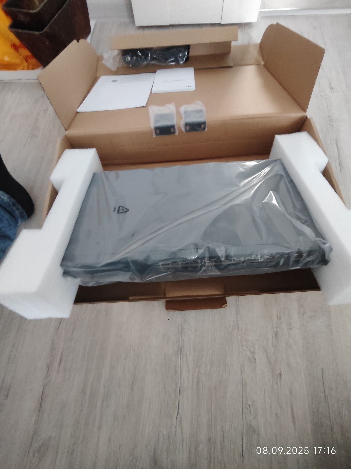 28 Port Gigabit Easy Smart Switch with 24 Port