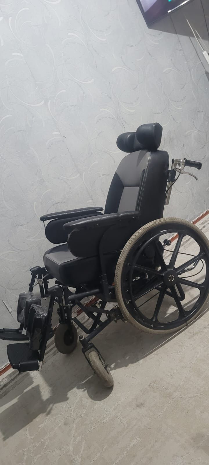 Инвалидная коляска многофункциональный с высокой спинкой