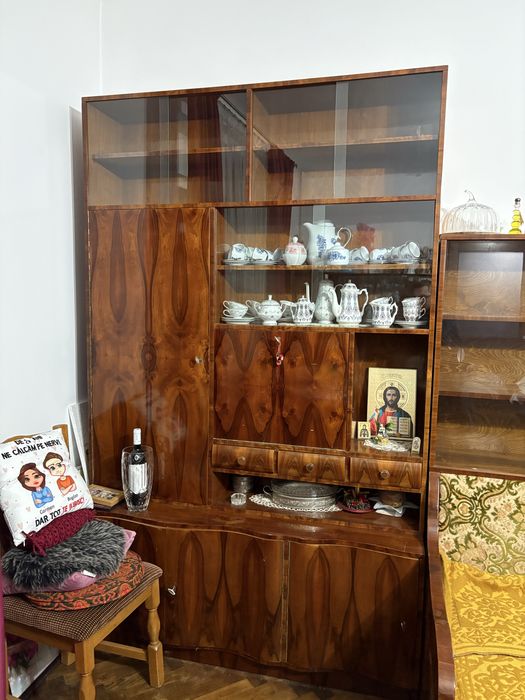 Set vitrine din furnir de nuc