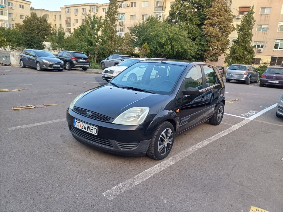 Vând Ford fiesta 1.4 benzina