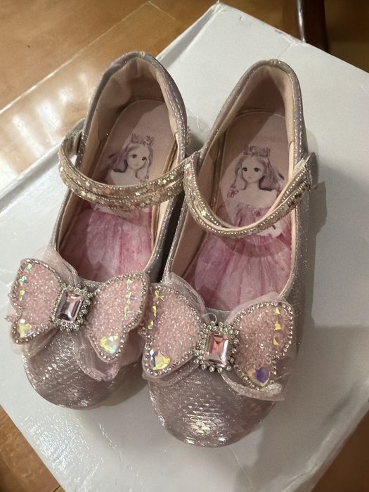 Продам детские туфли