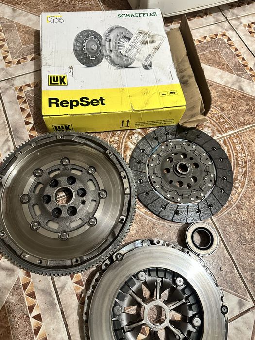 Vand kit de ambreaj volanta vw T6 transporter cod motor caab ca nou