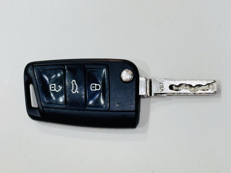 Ключ  VW Skoda оригинален