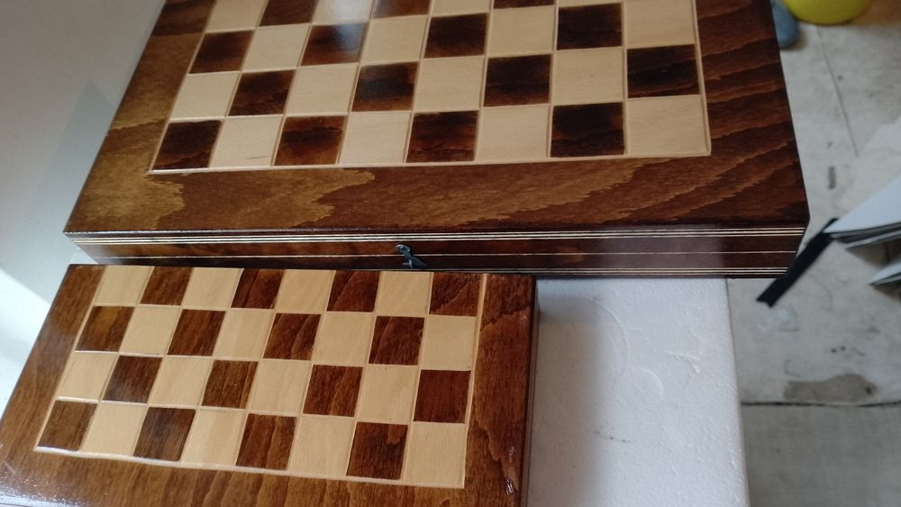 Sah mare cu piese de table Romania