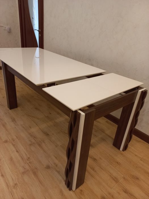 Стол обеденный на 8 персон