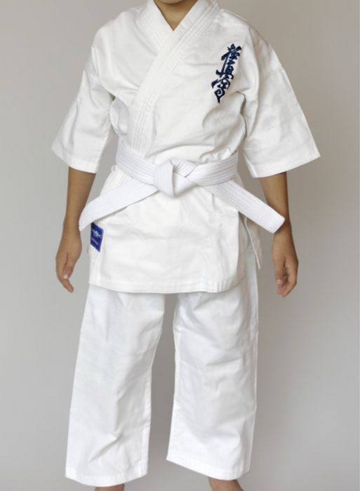 Форма для занятий каратэ + обмундирование. Ростовка 120 см