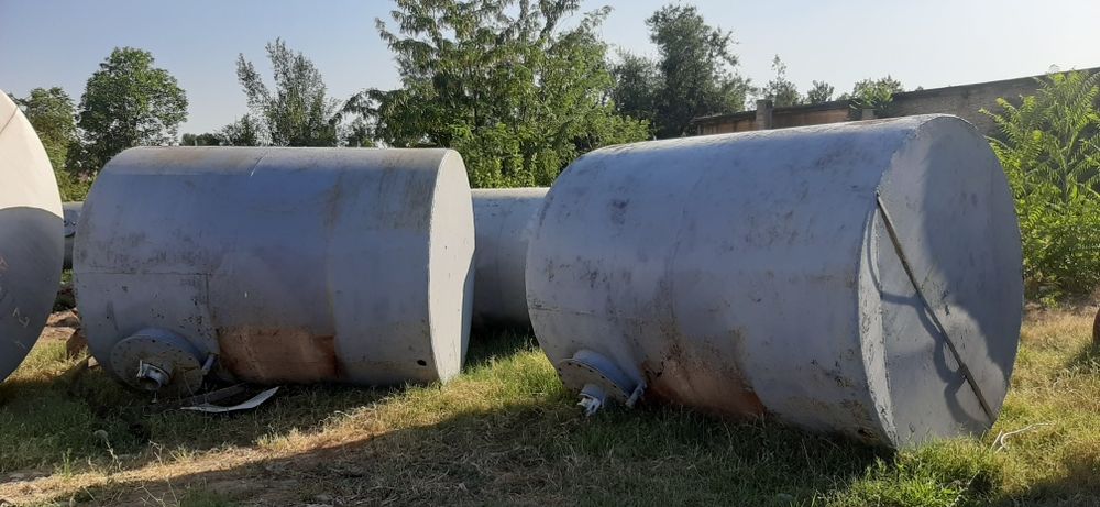 Ёмкость Цистерна Бочка бор 25тонали состоянияси яхши  4м инига 2.80