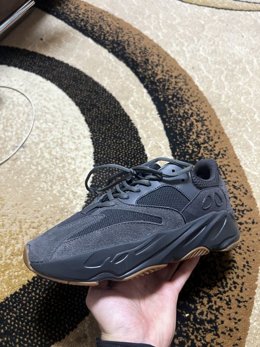 adidas yeezy 700