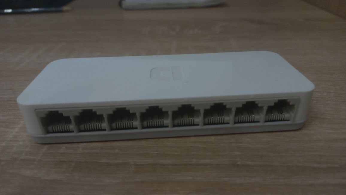 8 портовый коммутатор - свич D-link Des-1008 c