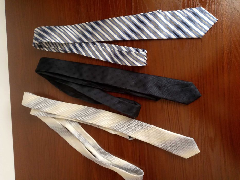 Современные галстуки в отличном состоянии. Цена за все 3шт 50 тыс