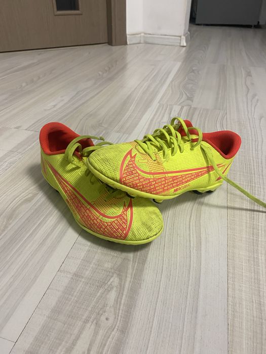 Vand pereche de fotbal mercurial