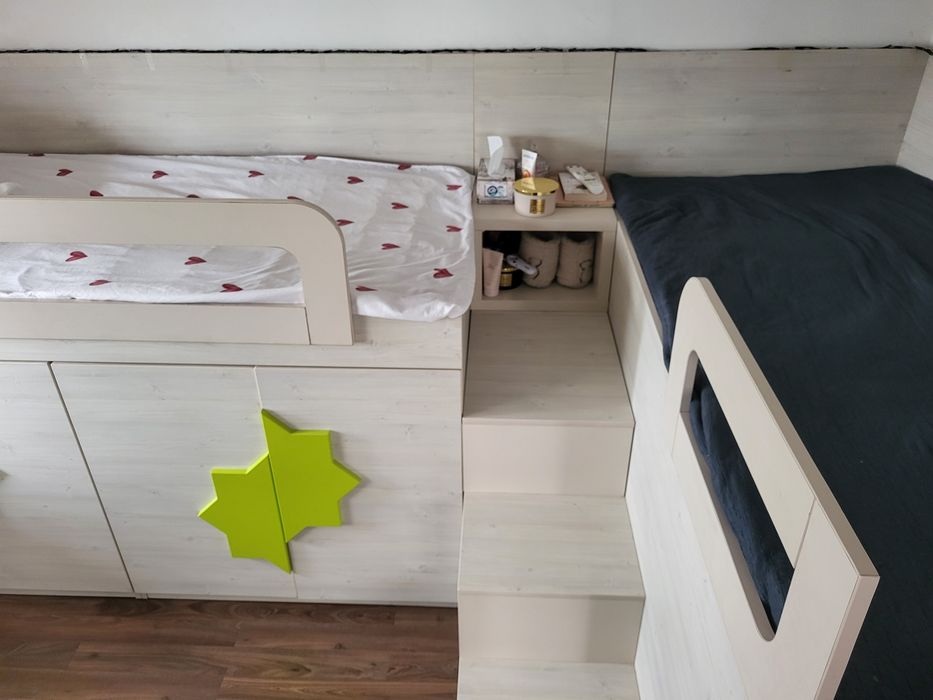 Mobilier dormitor cu doua paturi de o persoană
