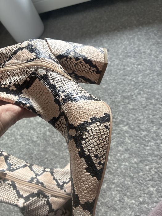 Боти в змийски принт