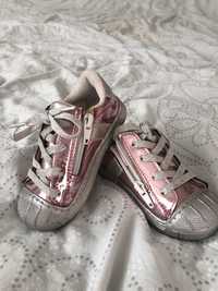 Блестящи детски обувки