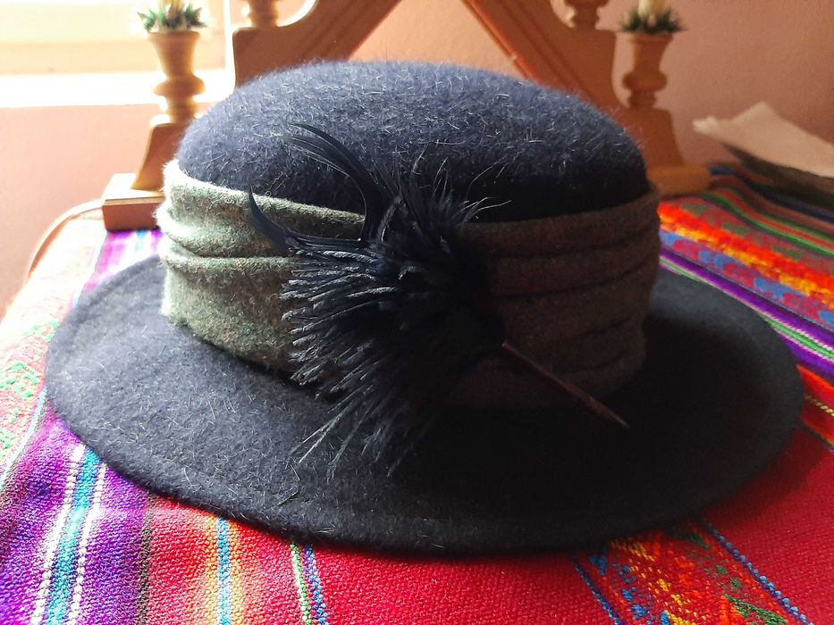 Palarie din lana cu pana naturala