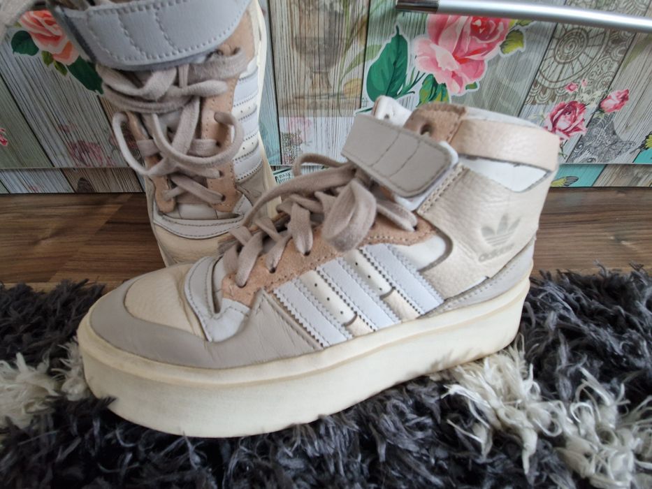 Топли маратонки Adidas от естествена кожа. N  37,5