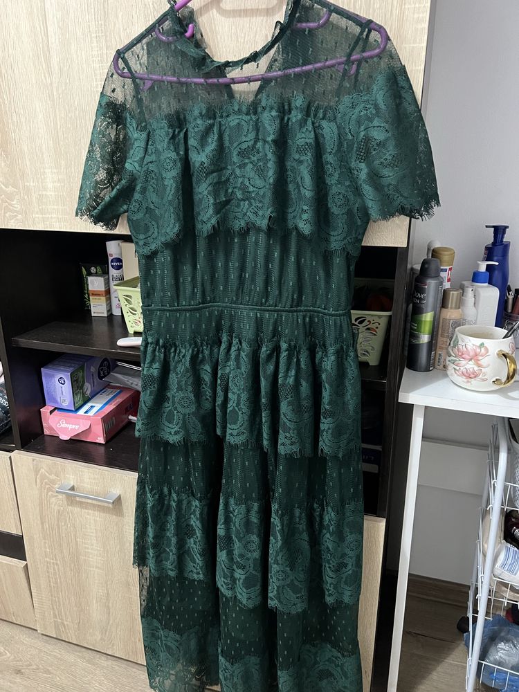 Vand rochie eleganta din dantela verde