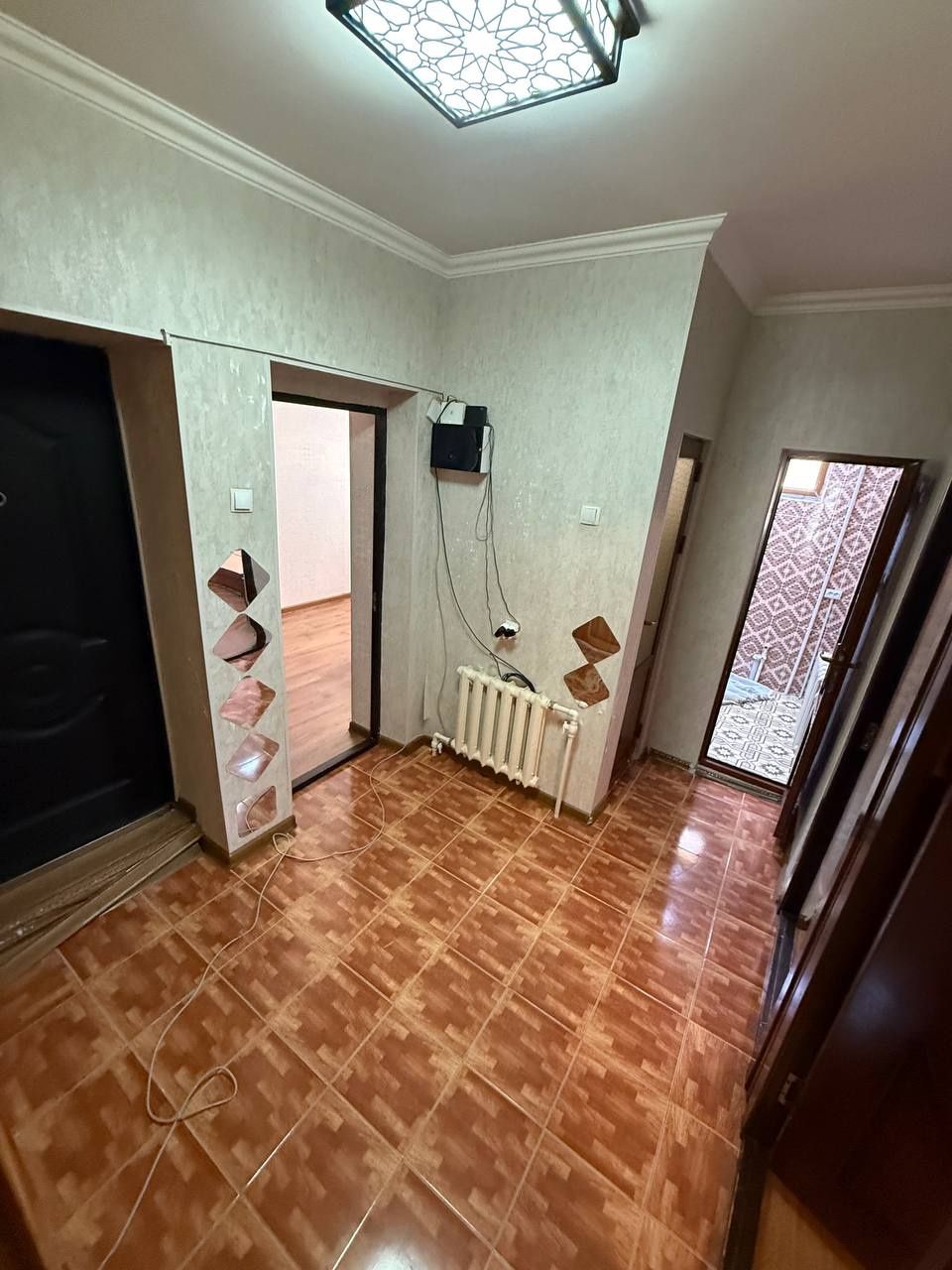 Selxoz insitut yonida 3*4 4/1/4/72 kv agarot parkovka bor srochniy
