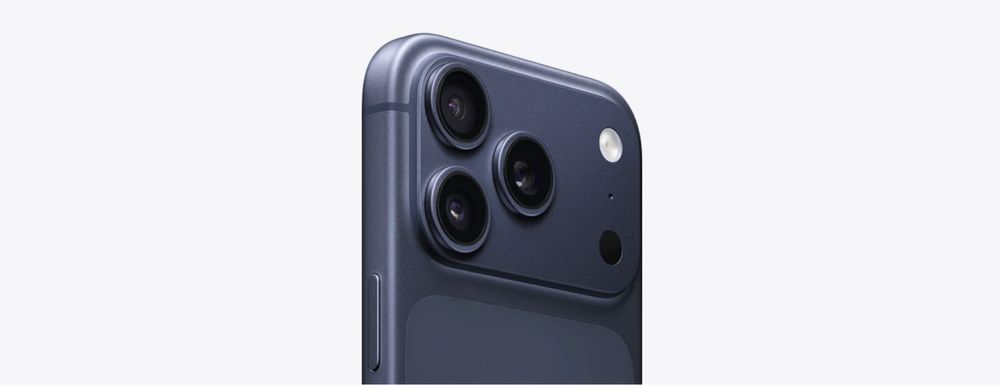 Два броя Iphone 17 Pro 256 - Deep Blue