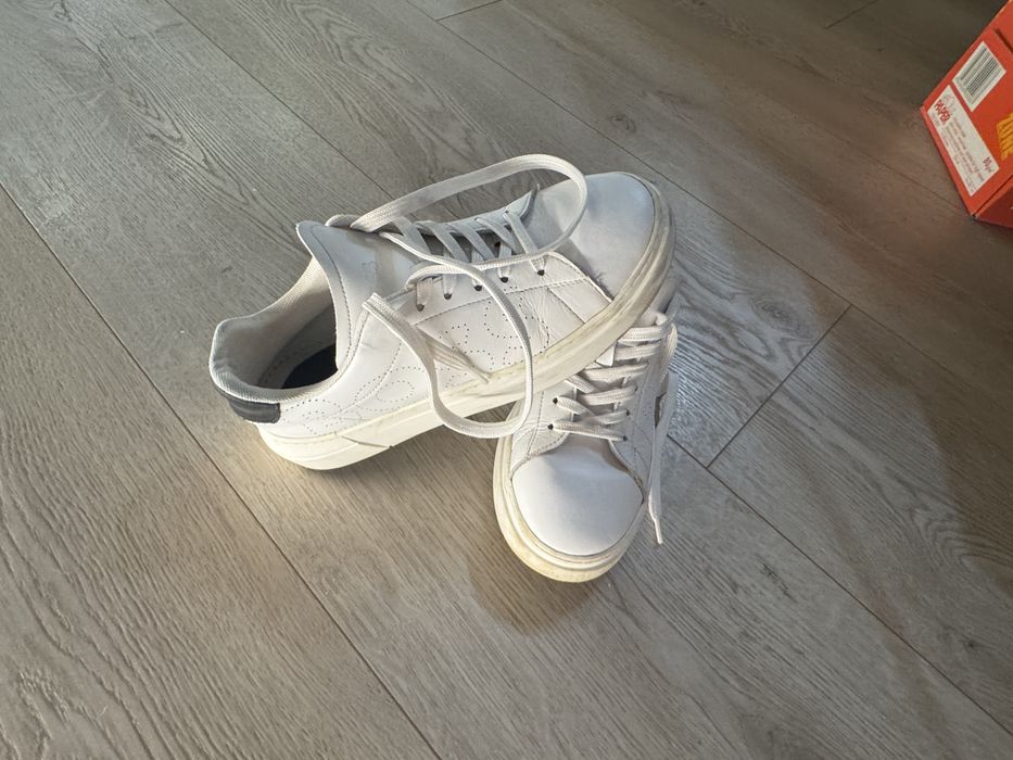 Sneakers Boss maimes 37 copii