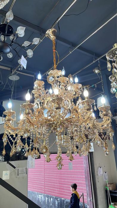 Люстра 12 рожковая. 3 штуки. В отличном состоянии