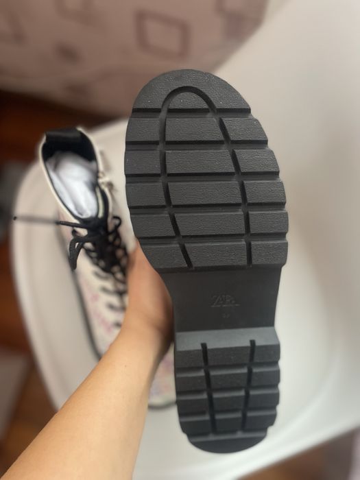 Нови ботички Zara