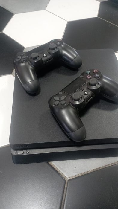 Игровая приставка  PlayStation 4 slim